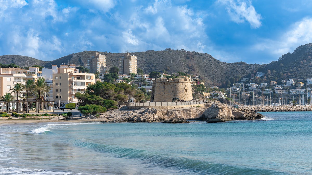 Qué hacer en Moraira: lujo y tranquilidad en la Marina Alta